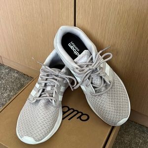 Adidas cloud foam comfort sneakers